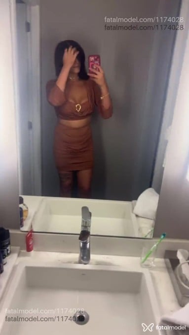 Acompanhante mulher trans com cabelo castanho de olhos castanhos em Porto Alegre - Livya castro