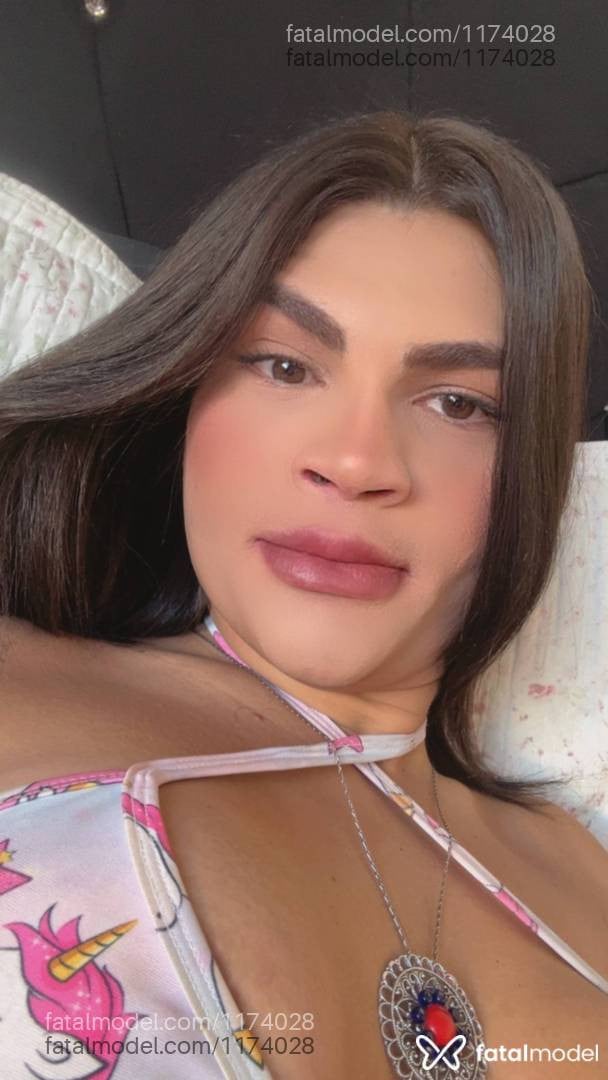 Acompanhante mulher trans com cabelo castanho de olhos castanhos - Livya castro