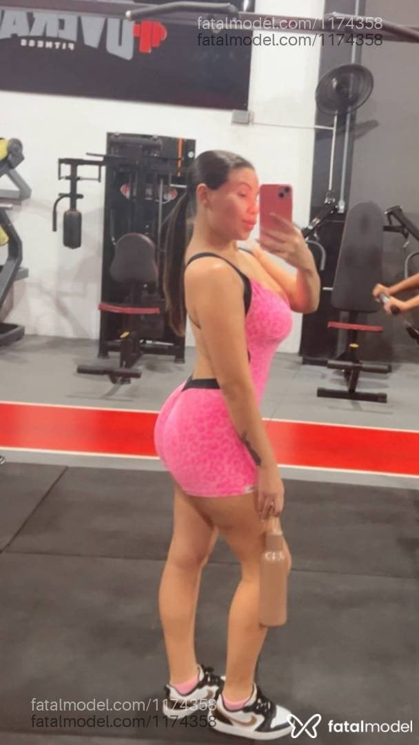 Acompanhante mulher com cabelo castanho de olhos mel - Mel Ferraz