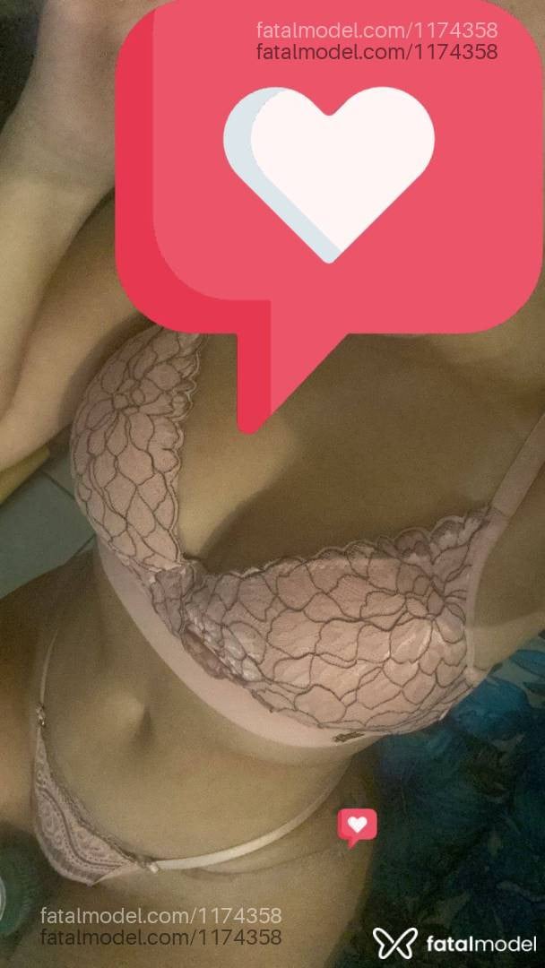 Acompanhante mulher com cabelo castanho de olhos mel em Bom Despacho - Mel Ferraz