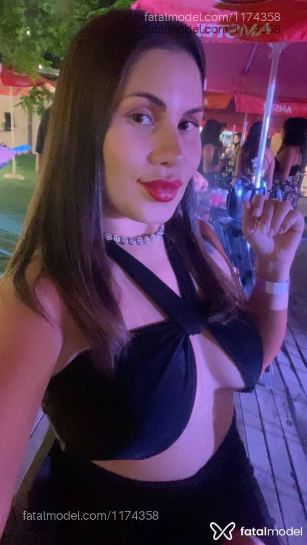 Acompanhante mulher com cabelo castanho de olhos mel - Mel Ferraz