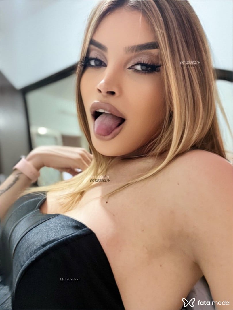 Acompanhante travesti loira (o) de olhos castanhos em Cuiabá Acompanhante travesti loira (o) de olhos castanhos em Cuiabá - Dakota