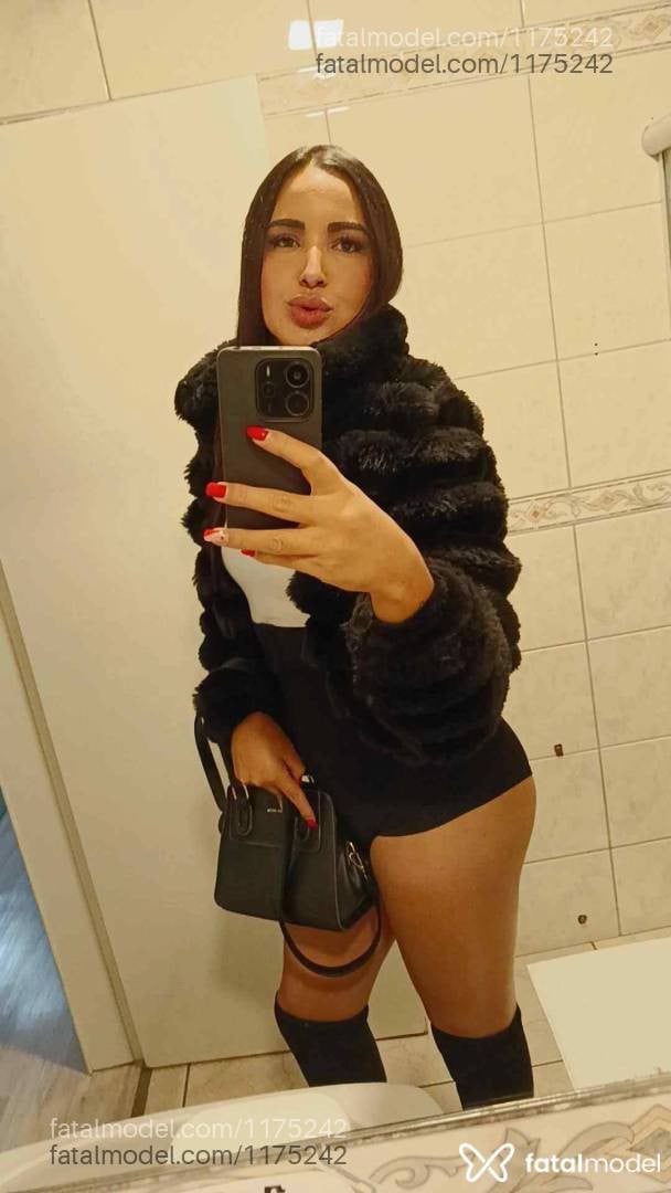Acompanhante mulher trans com cabelo castanho de olhos castanhos em Videira - Djhuly kim