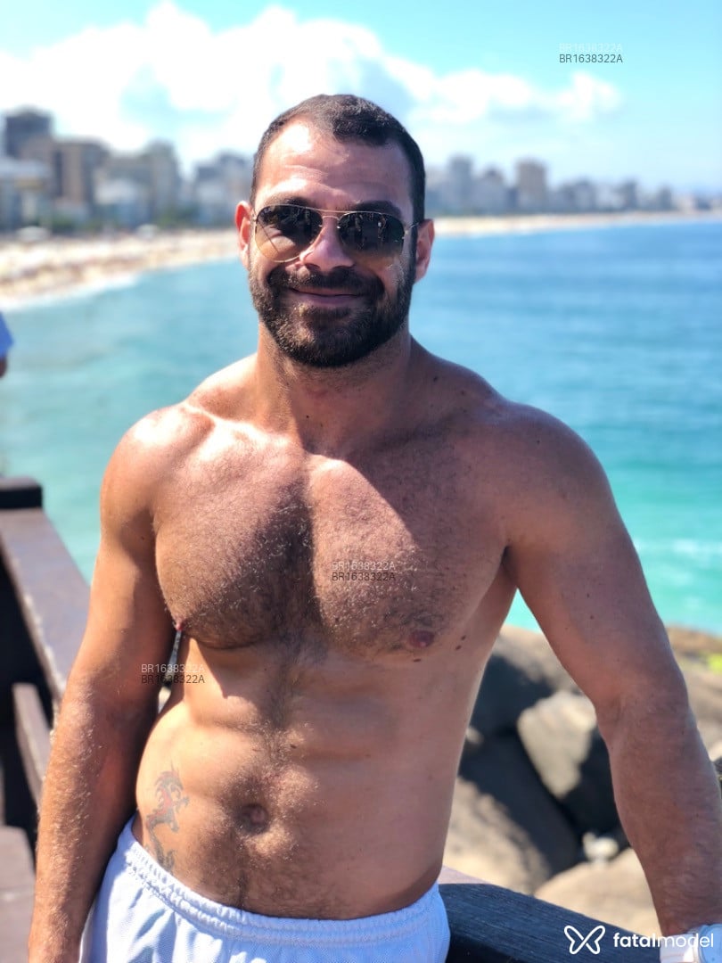 Acompanhante homem com cabelo castanho de olhos castanhos em Rio de Janeiro - Dyon Silva