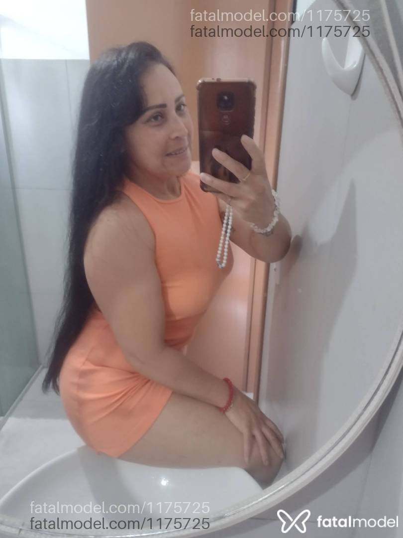 Acompanhante mulher com cabelo castanho de olhos castanhos - Fernanda Ferraria