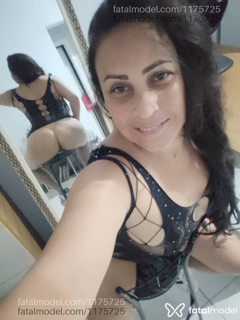 Acompanhante mulher com cabelo castanho de olhos castanhos - Fernanda Ferraria