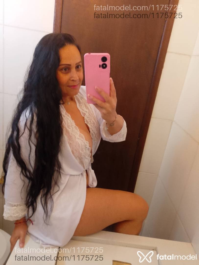 Acompanhante mulher com cabelo castanho de olhos castanhos - Fernanda Ferraria