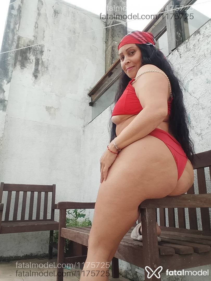 Acompanhante mulher com cabelo castanho de olhos castanhos - Fernanda Ferraria