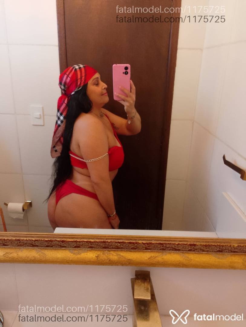 Acompanhante mulher com cabelo castanho de olhos castanhos - Fernanda Ferraria