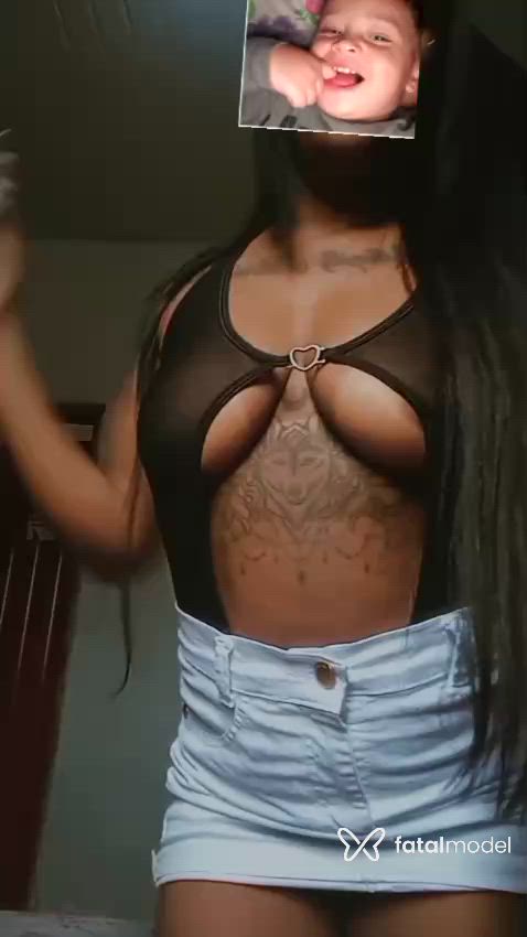 Acompanhante mulher morena (o) de olhos castanhos - Morena