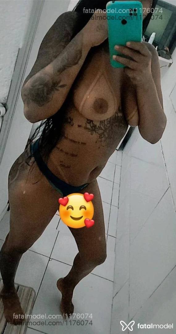 Acompanhante mulher morena (o) de olhos castanhos - Morena