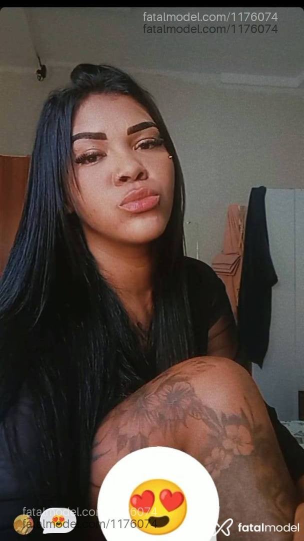Acompanhante mulher morena (o) de olhos castanhos - Morena