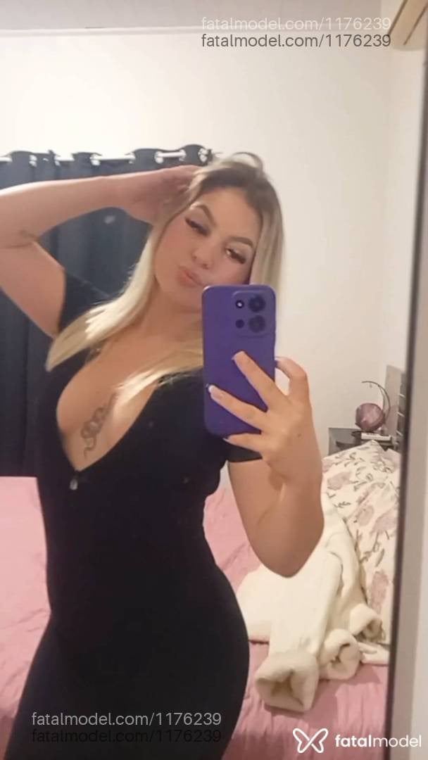 Acompanhante mulher loira (o) de olhos castanhos - Fernanda