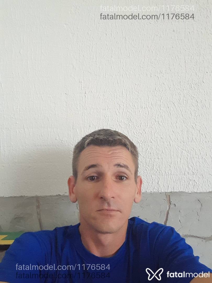 Acompanhante homem com cabelo castanho de olhos castanhos em Camboriú - Daniel