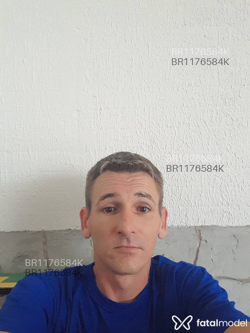 Acompanhante homem com cabelo castanho de olhos castanhos em Camboriú - Daniel