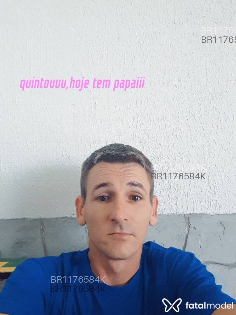 Acompanhante homem com cabelo castanho de olhos castanhos em Camboriú - Daniel
