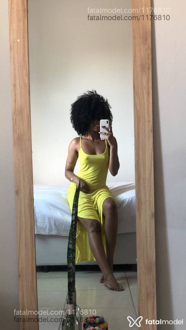 Acompanhante mulher com cabelo castanho de olhos castanhos - Rafaéla