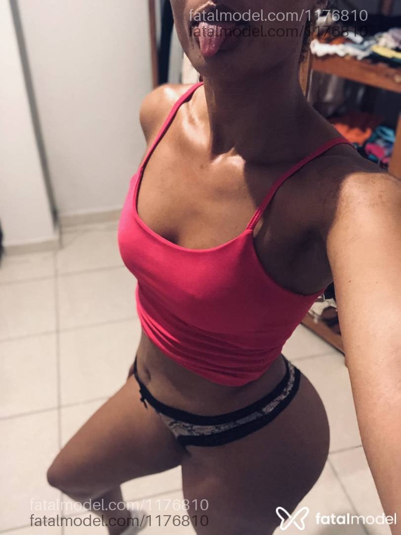 Acompanhante mulher com cabelo castanho de olhos castanhos - Rafaéla