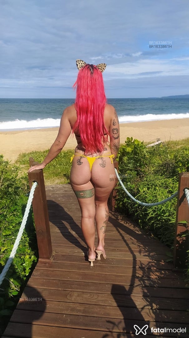 Acompanhante mulher com cabelo colorido de olhos verdes em Balneário Camboriú Acompanhante mulher com cabelo colorido de olhos verdes em Balneário Camboriú - PinkPearl