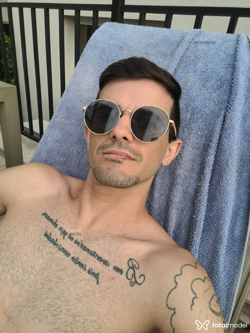 Acompanhante homem com cabelo castanho de olhos castanhos - Bill Smoke