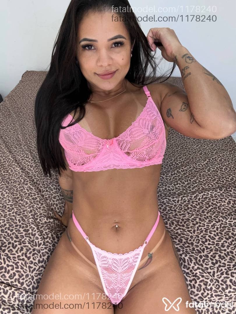 Acompanhante mulher com cabelo castanho de olhos castanhos - Dudda Pimentinh