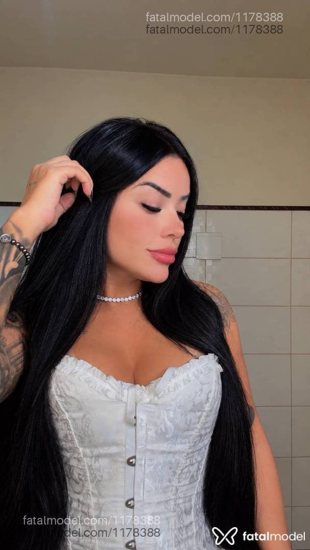 Acompanhante mulher morena (o) de olhos mel - Cybele Picolle
