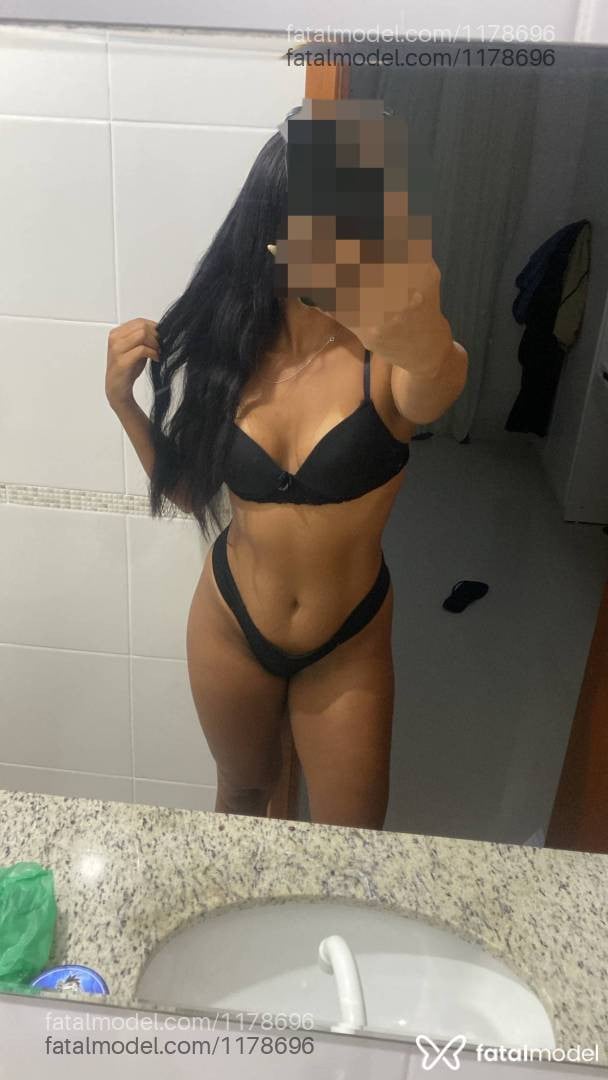 Acompanhante mulher morena (o) de olhos castanhos em Saquarema Acompanhante mulher morena (o) de olhos castanhos em Saquarema - Lívia