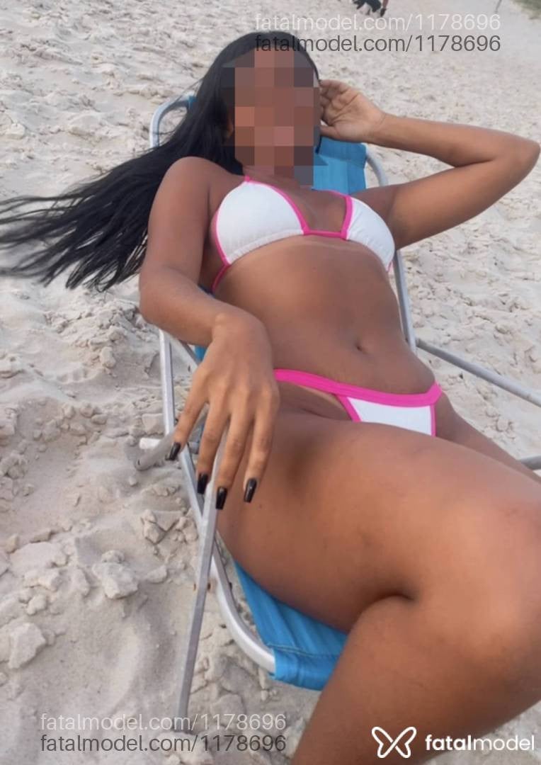 Acompanhante mulher morena (o) de olhos castanhos - Lívia