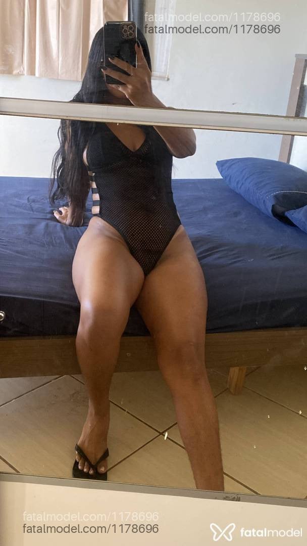 Acompanhante mulher morena (o) de olhos castanhos - Lívia