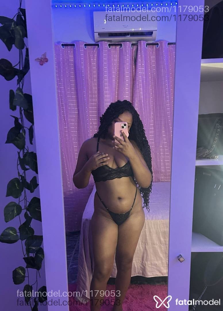 Acompanhante mulher morena (o) de olhos pretos - Fernanda