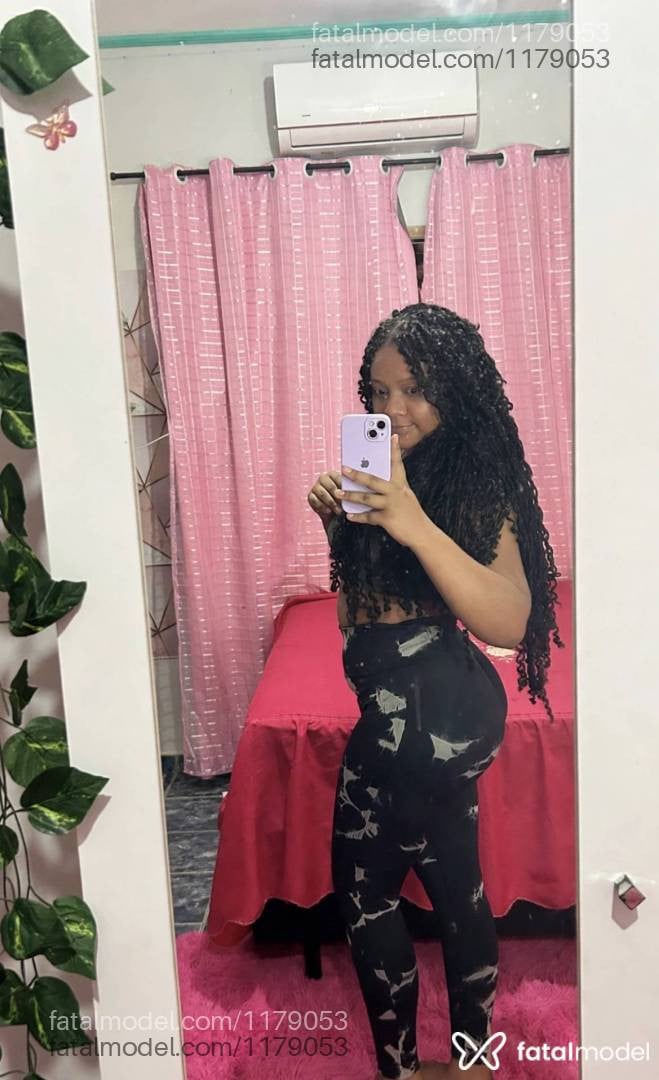 Acompanhante mulher morena (o) de olhos pretos - Fernanda
