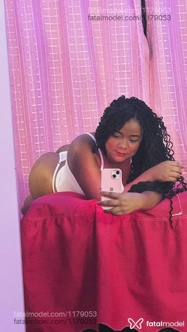Acompanhante mulher morena (o) de olhos pretos - Fernanda