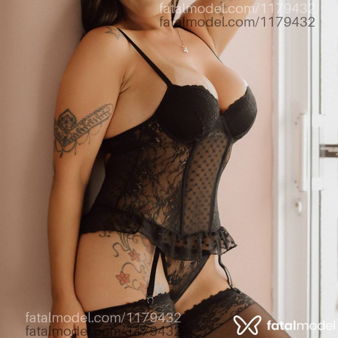 Acompanhante mulher com cabelo castanho de olhos castanhos - Patrícia