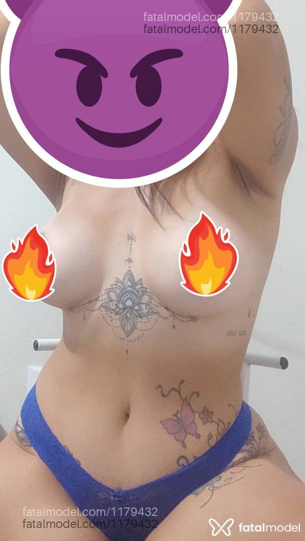 Acompanhante mulher com cabelo castanho de olhos castanhos em Palhoça - Patrícia