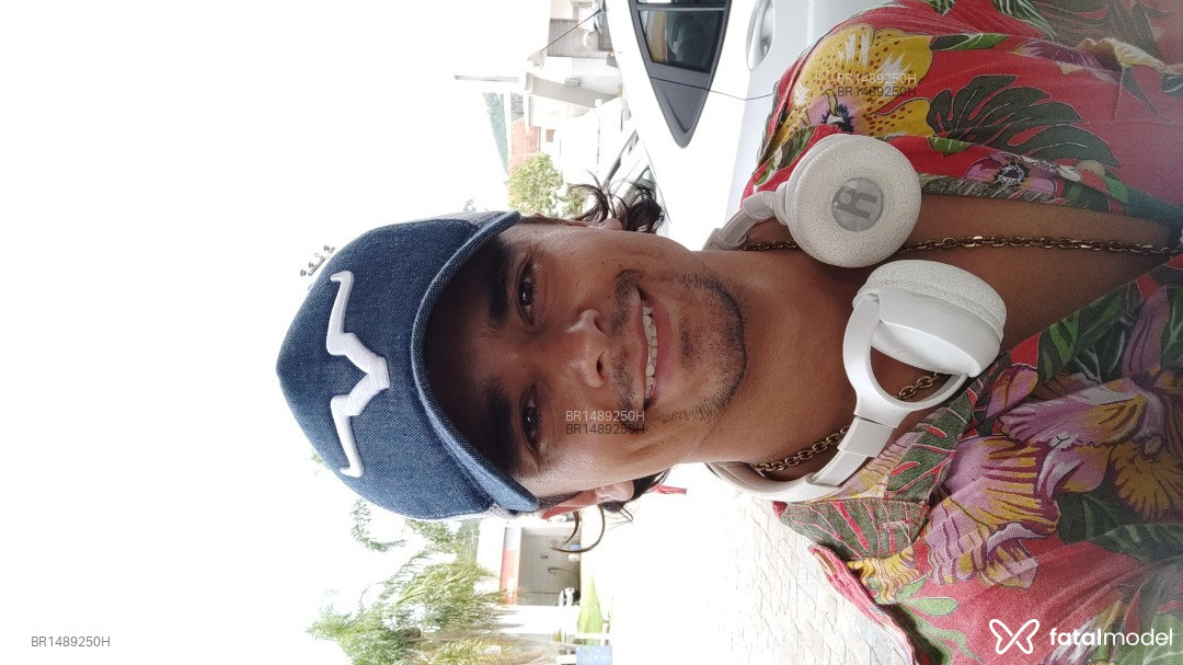 Acompanhante homem morena (o) de olhos castanhos em Florianópolis - Betto