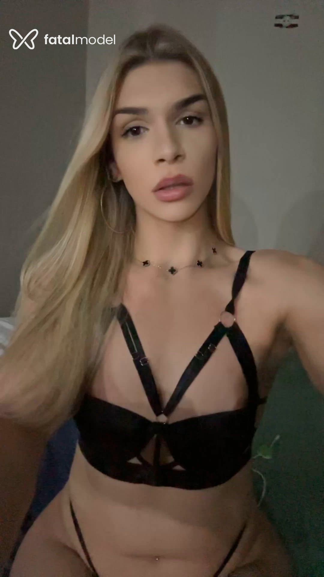 Acompanhante mulher trans com cabelo castanho de olhos castanhos - Maria Clara