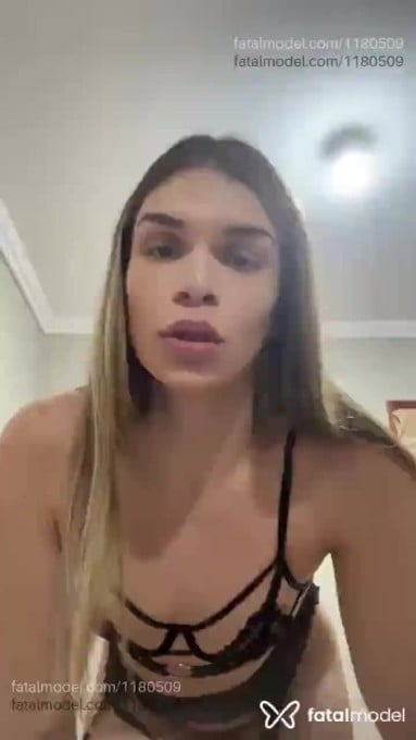 Acompanhante mulher trans com cabelo castanho de olhos castanhos em Maringá Acompanhante mulher trans com cabelo castanho de olhos castanhos em Maringá - Maria Clara