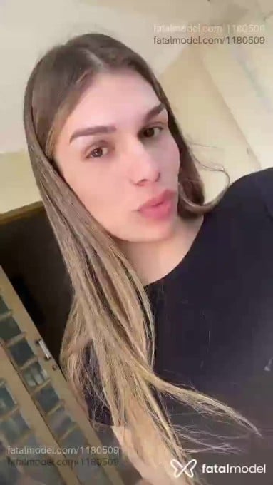 Acompanhante mulher trans com cabelo castanho de olhos castanhos em Maringá Acompanhante mulher trans com cabelo castanho de olhos castanhos em Maringá - Maria Clara