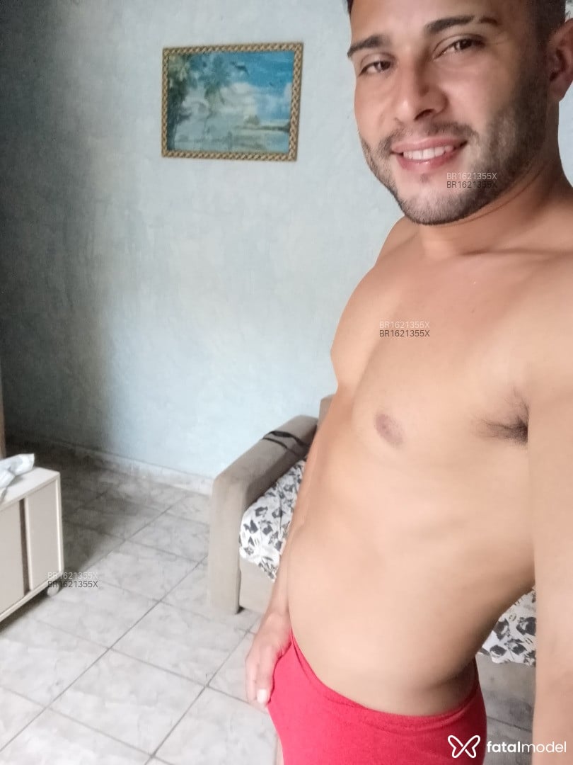 Acompanhante homem morena (o) de olhos castanhos em Ubatuba - Prado
