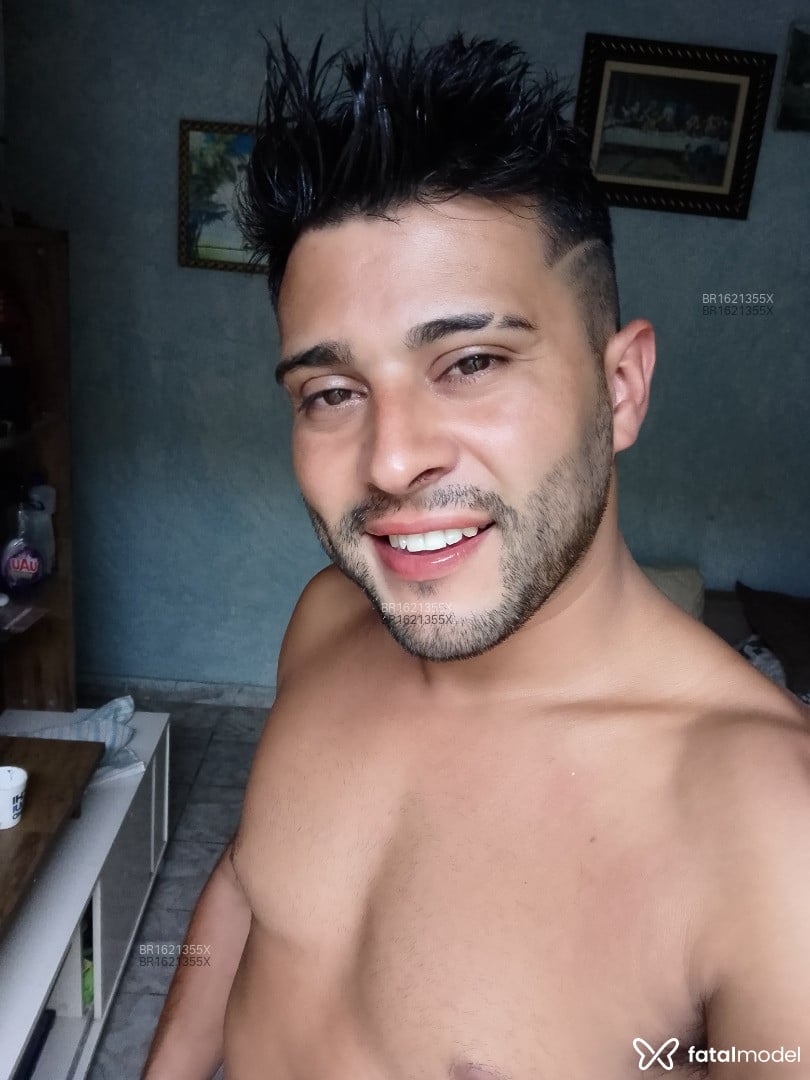 Acompanhante homem morena (o) de olhos castanhos em Ubatuba - Prado