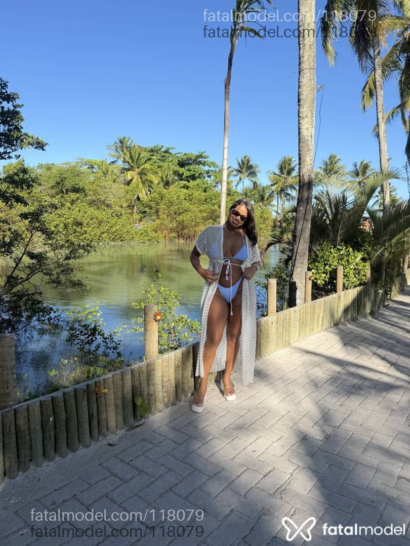 Acompanhante mulher com cabelo castanho de olhos castanhos - Juliana Vasconcelo