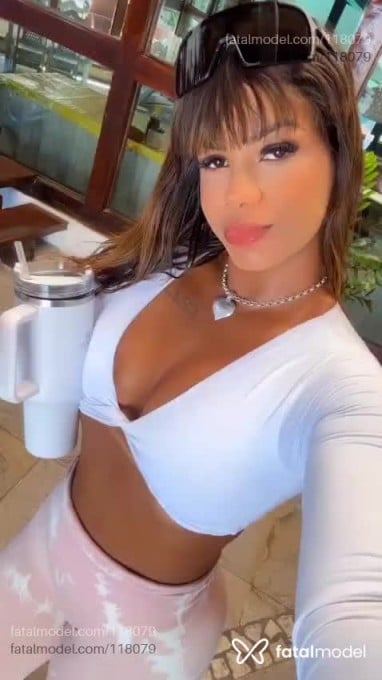 Acompanhante mulher com cabelo castanho de olhos castanhos em Macaé - Juliana Vasconcelo