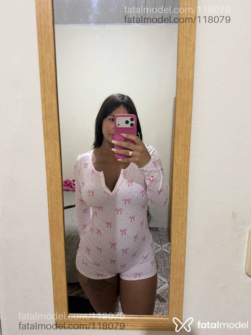 Acompanhante mulher com cabelo castanho de olhos castanhos - Juliana Vasconcelo