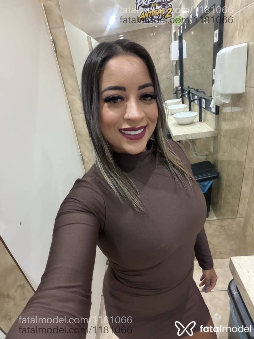 Acompanhante mulher loira (o) de olhos verdes - Thamy Reis