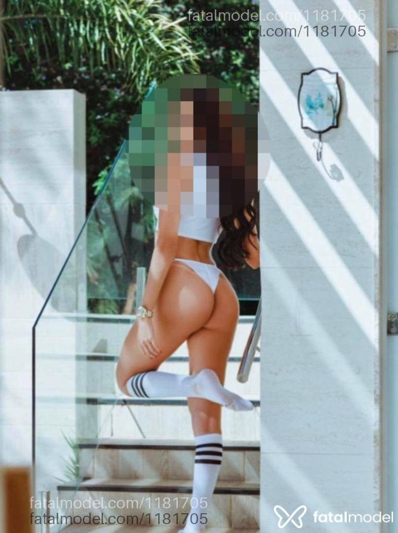 Acompanhante mulher morena (o) de olhos mel - Cristal