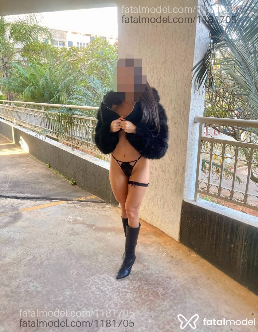 Acompanhante mulher morena (o) de olhos mel - Cristal