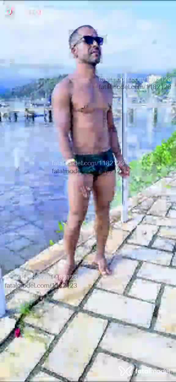 Acompanhante homem com cabelo castanho de olhos pretos - valdemir