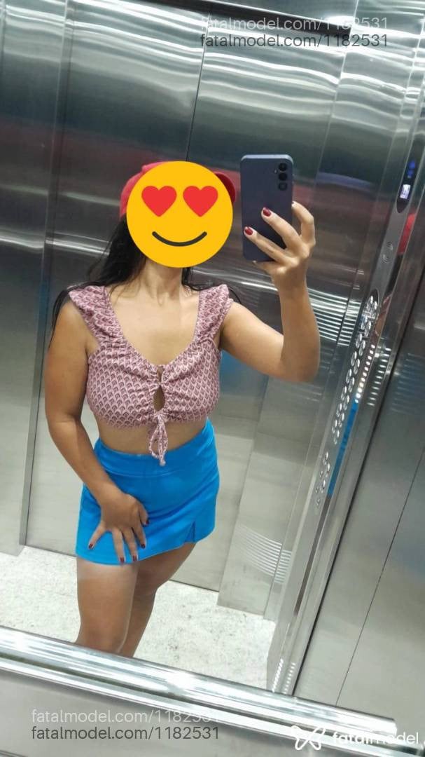 Acompanhante mulher morena (o) de olhos castanhos - Larissa