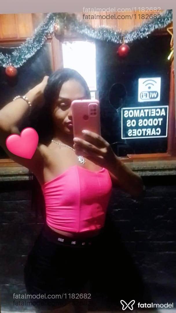 Acompanhante travesti com cabelo castanho de olhos castanhos em Magé Acompanhante travesti com cabelo castanho de olhos castanhos em Magé - Penélope