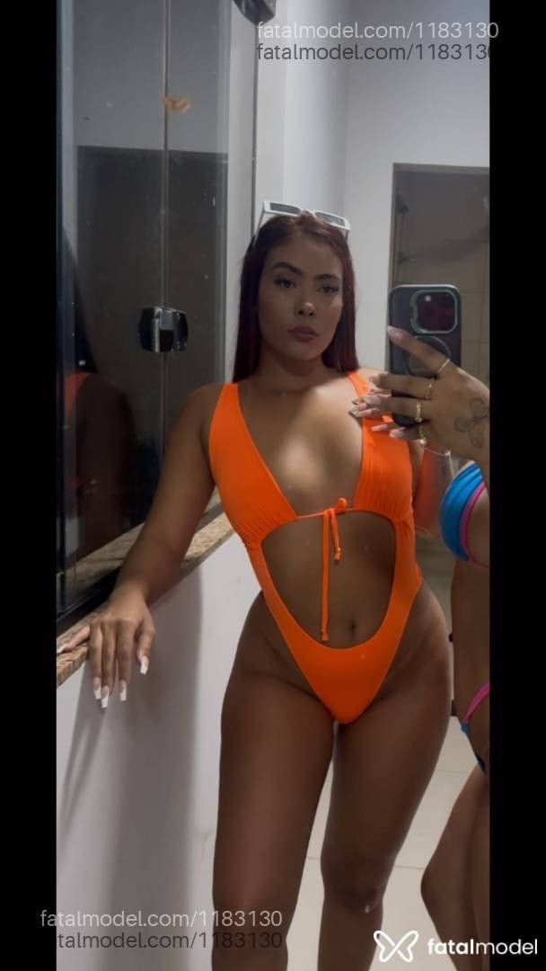 Acompanhante mulher ruiva (o) de olhos castanhos - Thais